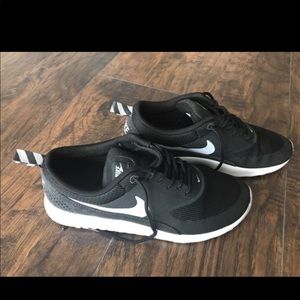 Nike women’s air max thea running shoes.. size 6.5